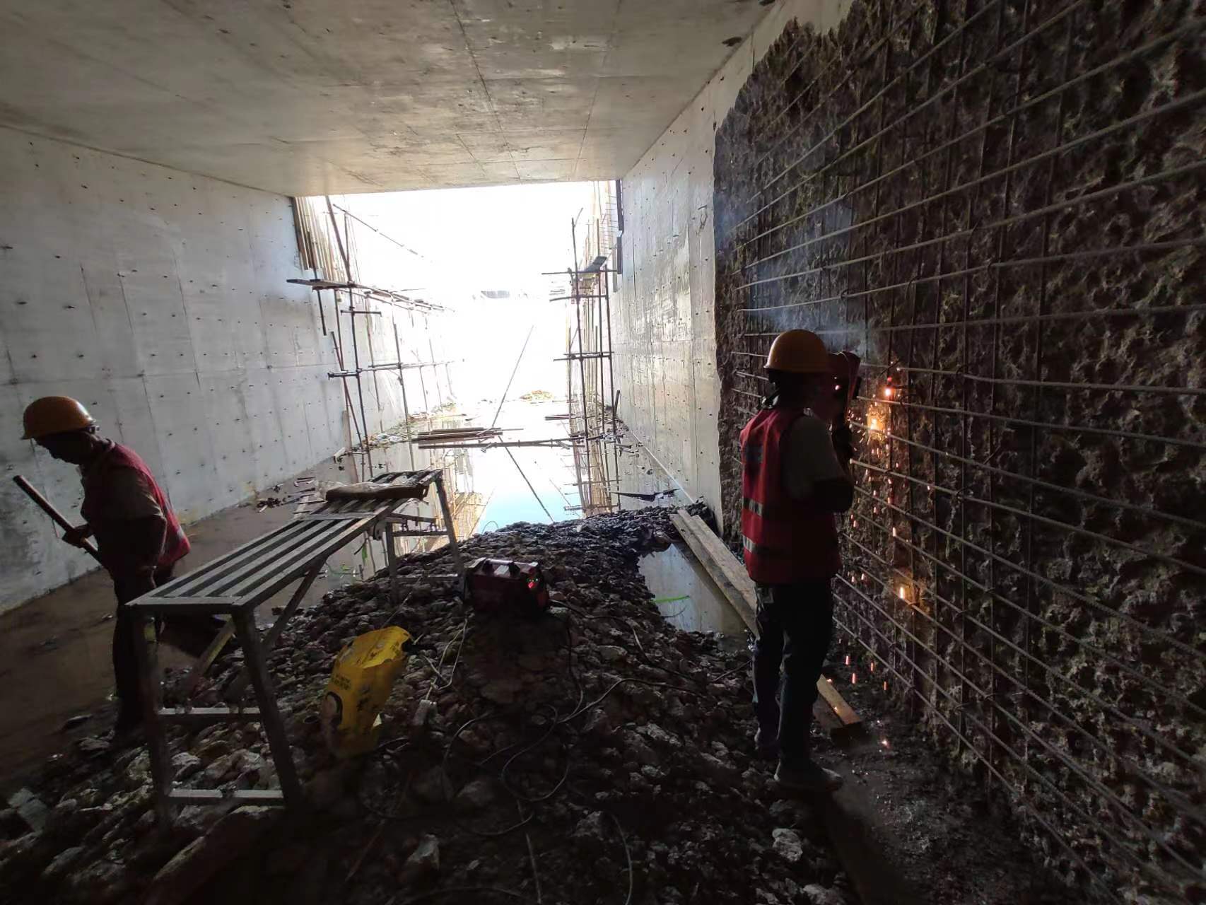 温州挖断承重墙导致楼体开裂，加固施工方案出炉